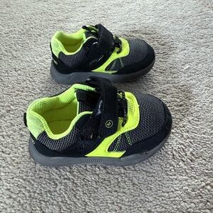 Stride Rite Black and Neon Yellow Azaria Sneakers Toddler Size 6